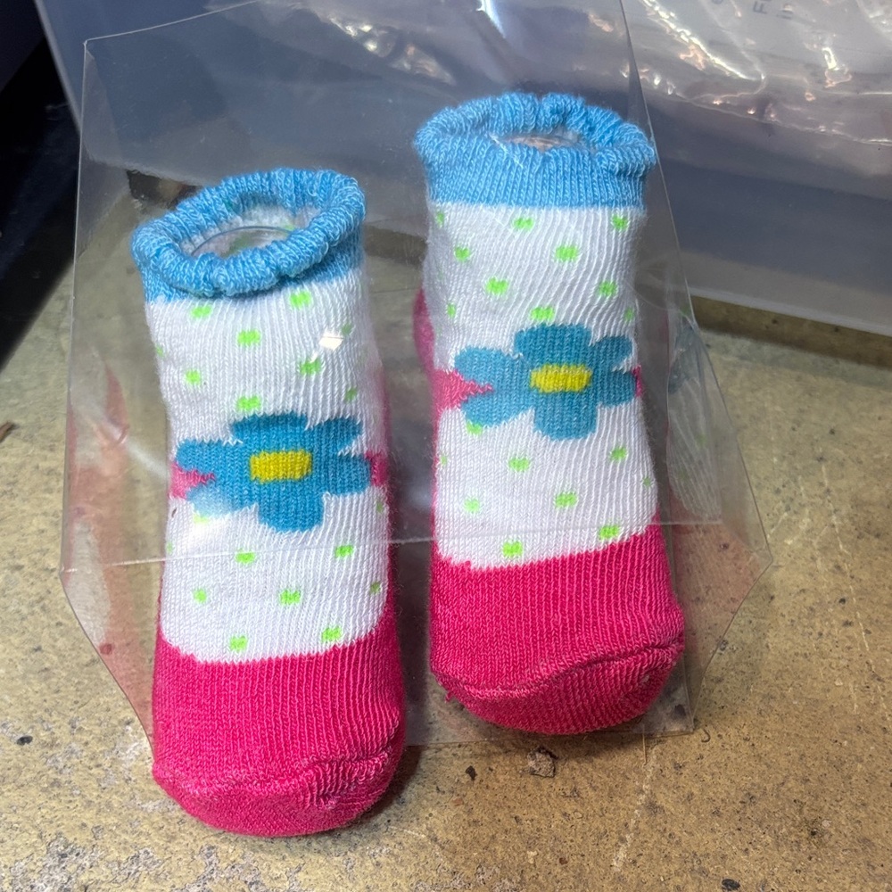 🟢10/$10 - Baby Socks with Blue Floral Accent and Pink Toes